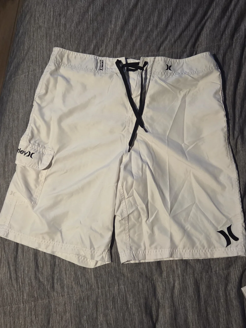 Hurley Men's White Board Shorts with Black Accents Size M 34